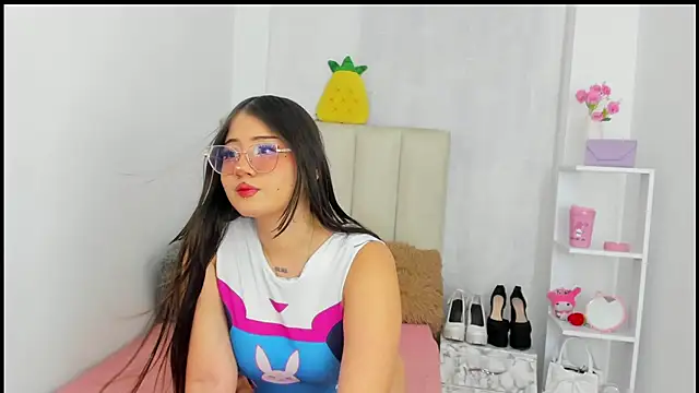 Snapshot of ImSofia222_ chatting on 11.13.25 ImSofia222 online show from 11.13.25