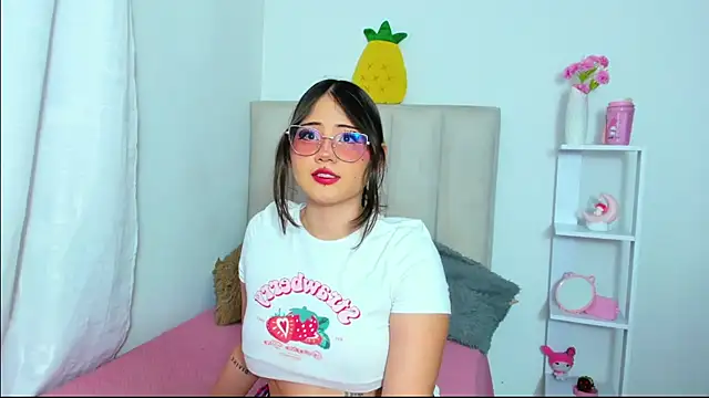 Snapshot of ImSofia222_ chatting on 11.21.25 ImSofia222 online show from 11.21.25