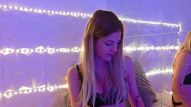 Aishha  online show from 09.15.25