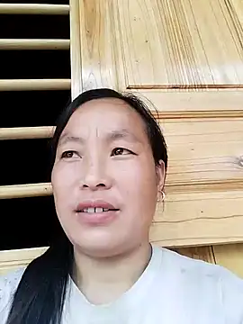 Snapshot of miss-su chatting on 09.18.25 miss-su online show from 09.18.25