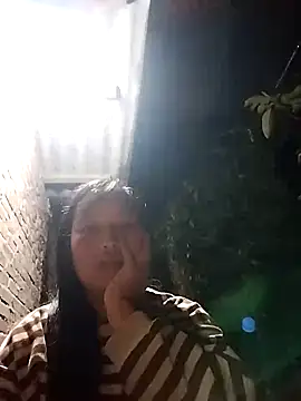 Snapshot of miss-su chatting on 09.28.25 miss-su online show from 09.28.25