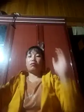 Snapshot of miss-su chatting on 10.22.25 miss-su online show from 10.22.25