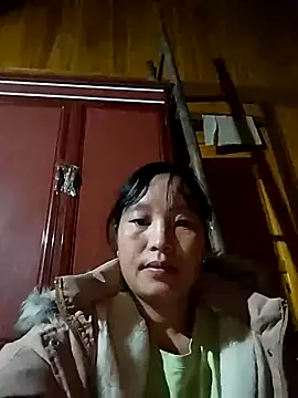 Snapshot of miss-su chatting on 10.24.25 miss-su online show from 10.24.25