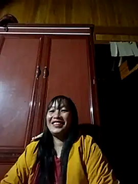 Snapshot of miss-su chatting on 11.13.25 miss-su online show from 11.13.25