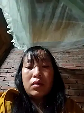 Snapshot of miss-su chatting on 11.13.25 miss-su online show from 11.13.25