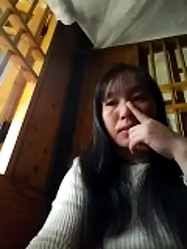 Snapshot of miss-su chatting on 11.16.25 miss-su online show from 11.16.25