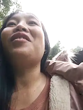 Snapshot of miss-su chatting on 11.20.25 miss-su online show from 11.20.25