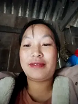 Snapshot of miss-su chatting on 11.21.25 miss-su online show from 11.21.25