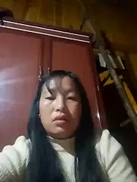 Snapshot of miss-su chatting on 11.26.25 miss-su online show from 11.26.25