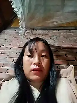 Snapshot of miss-su chatting on 11.27.25 miss-su online show from 11.27.25