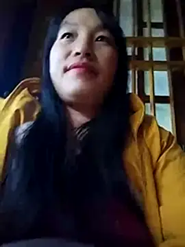 Snapshot of miss-su chatting on 11.30.25 miss-su online show from 11.30.25