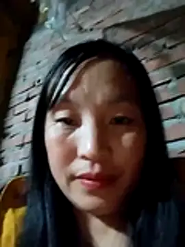 Snapshot of miss-su chatting on 11.30.25 miss-su online show from 11.30.25