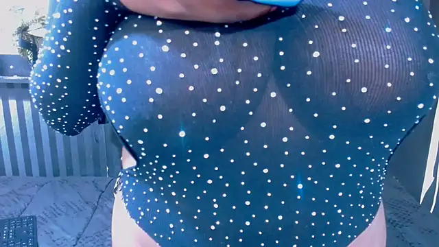 Snapshot of DarkQueen25x chatting on 11.08.25 DarkQueen25x online show from 11.08.25