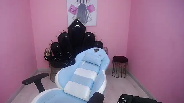 Snapshot of Isabella_Mendez_ chatting on 10.26.25 Isabella Mendez online show from 10.26.25