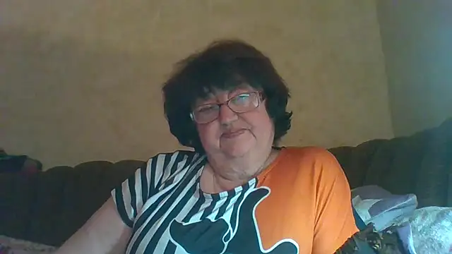 Snapshot of MilaSky5303 chatting on 10.04.25 MilaSky5303 online show from 10.04.25