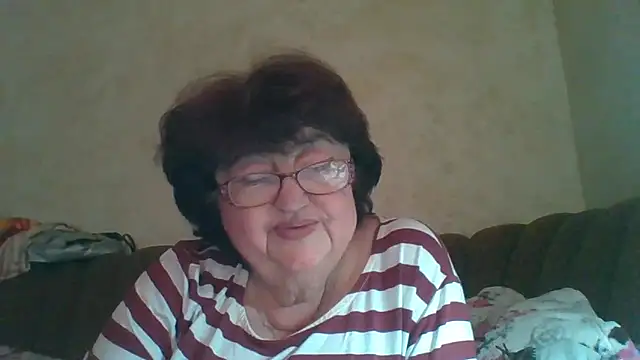 Snapshot of MilaSky5303 chatting on 10.11.25 MilaSky5303 online show from 10.11.25