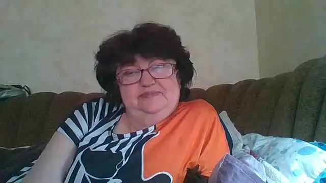 Snapshot of MilaSky5303 chatting on 10.14.25 MilaSky5303 online show from 10.14.25