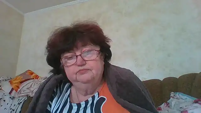 Snapshot of MilaSky5303 chatting on 10.15.25 MilaSky5303 online show from 10.15.25