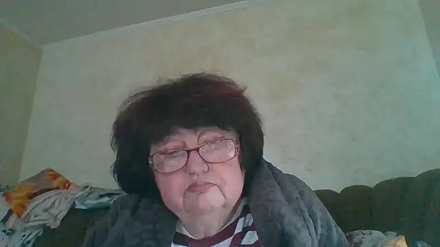 Snapshot of MilaSky5303 chatting on 10.17.25 MilaSky5303 online show from 10.17.25