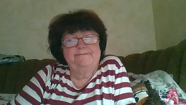 Snapshot of MilaSky5303 chatting on 10.18.25 MilaSky5303 online show from 10.18.25