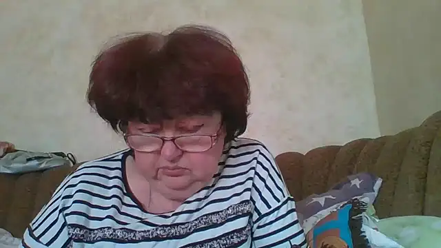 Snapshot of MilaSky5303 chatting on 10.22.25 MilaSky5303 online show from 10.22.25