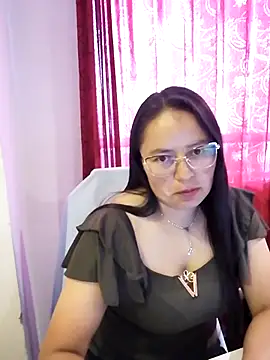 Snapshot of Daliz_Leon chatting on 11.14.25 Daliz Leon online show from 11.14.25