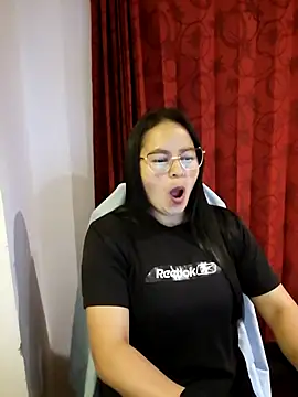 Snapshot of Daliz_Leon chatting on 11.26.25 Daliz Leon online show from 11.26.25