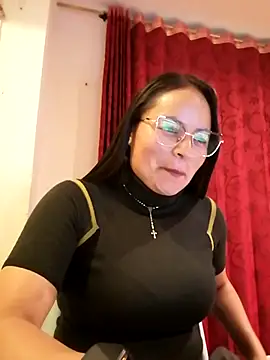 Snapshot of Daliz_Leon chatting on 12.04.25 Daliz Leon online show from 12.04.25