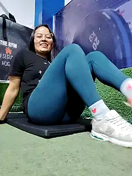 Snapshot of Daliz_Leon chatting on 12.18.25 Daliz Leon online show from 12.18.25