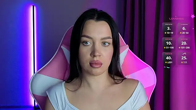 Snapshot of AmeliaSonk231 chatting on 10.21.25 AmeliaSonk231 online show from 10.21.25