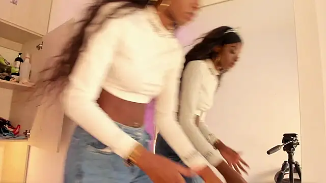 Stefannyevans  online show from 02.12.26