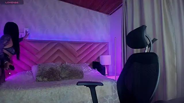 Snapshot of _raven_black chatting on 02.25.26 raven black online show from 02.25.26