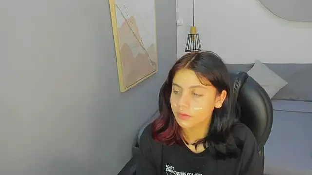 Snapshot of Julieth_brown_ chatting on 11.18.25 Julieth brown online show from 11.18.25