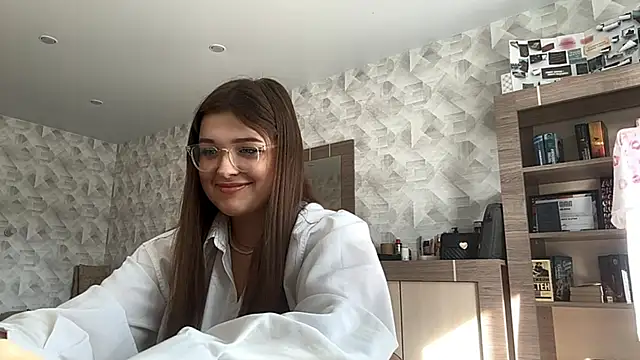 Snapshot of CarylWeatherholtz chatting on 09.13.25 CarylWeatherholtz online show from 09.13.25