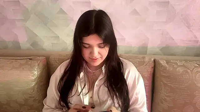 Snapshot of CarylWeatherholtz chatting on 10.12.25 CarylWeatherholtz online show from 10.12.25