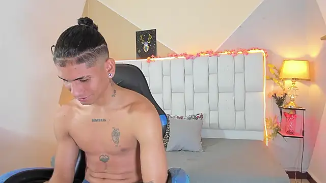 Snapshot of Adan_Oriol chatting on 01.12.26 Adan Oriol online show from 01.12.26