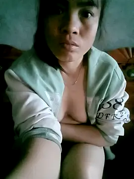 Snapshot of Maymay0033 chatting on 10.24.25 Maymay0033 online show from 10.24.25