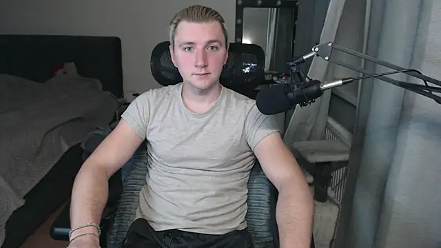 Snapshot of Elvin_Vaenight chatting on 10.12.25 Elvin Vaenight online show from 10.12.25