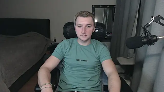 Snapshot of Elvin_Vaenight chatting on 10.22.25 Elvin Vaenight online show from 10.22.25