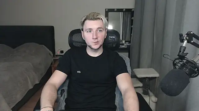 Snapshot of Elvin_Vaenight chatting on 10.30.25 Elvin Vaenight online show from 10.30.25