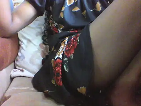 Snapshot of Moongodessy chatting on 11.27.25 Moongodessy online show from 11.27.25