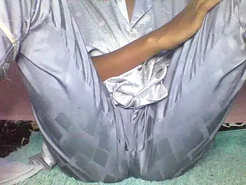 Snapshot of Moongodessy chatting on 12.16.25 Moongodessy online show from 12.16.25