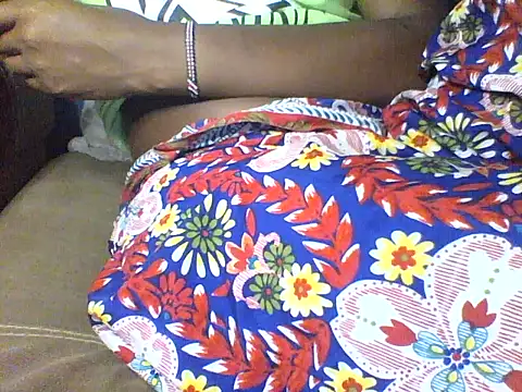 Snapshot of Moongodessy chatting on 12.20.25 Moongodessy online show from 12.20.25