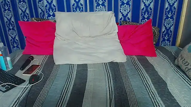 JUICEYLIPS333 online show from 12.15.25