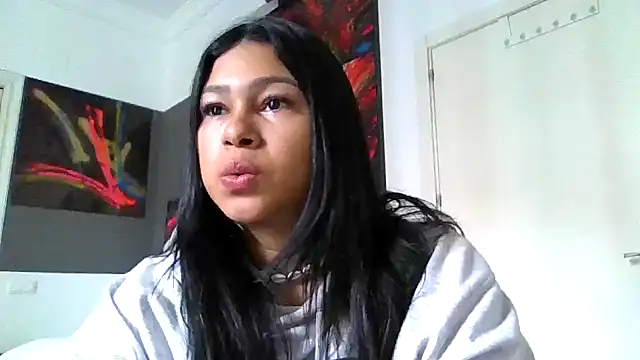 Snapshot of Tigresa23 chatting on 10.21.25 Tigresa23 online show from 10.21.25