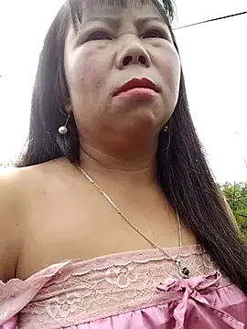 Snapshot of lusy-00 chatting on 10.02.25 lusy-00 online show from 10.02.25