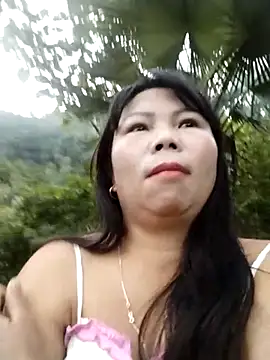 Snapshot of lusy-00 chatting on 11.15.25 lusy-00 online show from 11.15.25