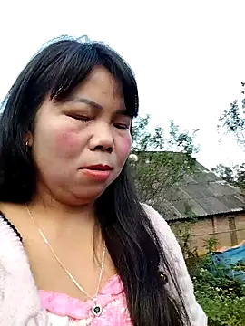 Snapshot of lusy-00 chatting on 11.21.25 lusy-00 online show from 11.21.25