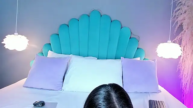 AlassiaHocthner online show from 09.26.25