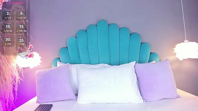 AlassiaHocthner online show from 10.10.25